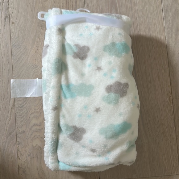 NWT baby blanket and pillow gift set - Picture 3 of 3